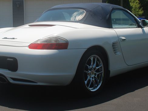 Used 2004 Porsche Boxster RWD image 2