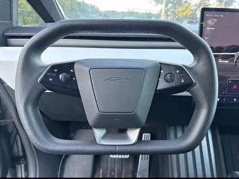 Used 2024 Tesla Cybertruck AWD Crew Cab image 4