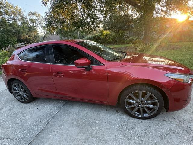 Used 2018 MAZDA MAZDA3 Touring FWD image 1