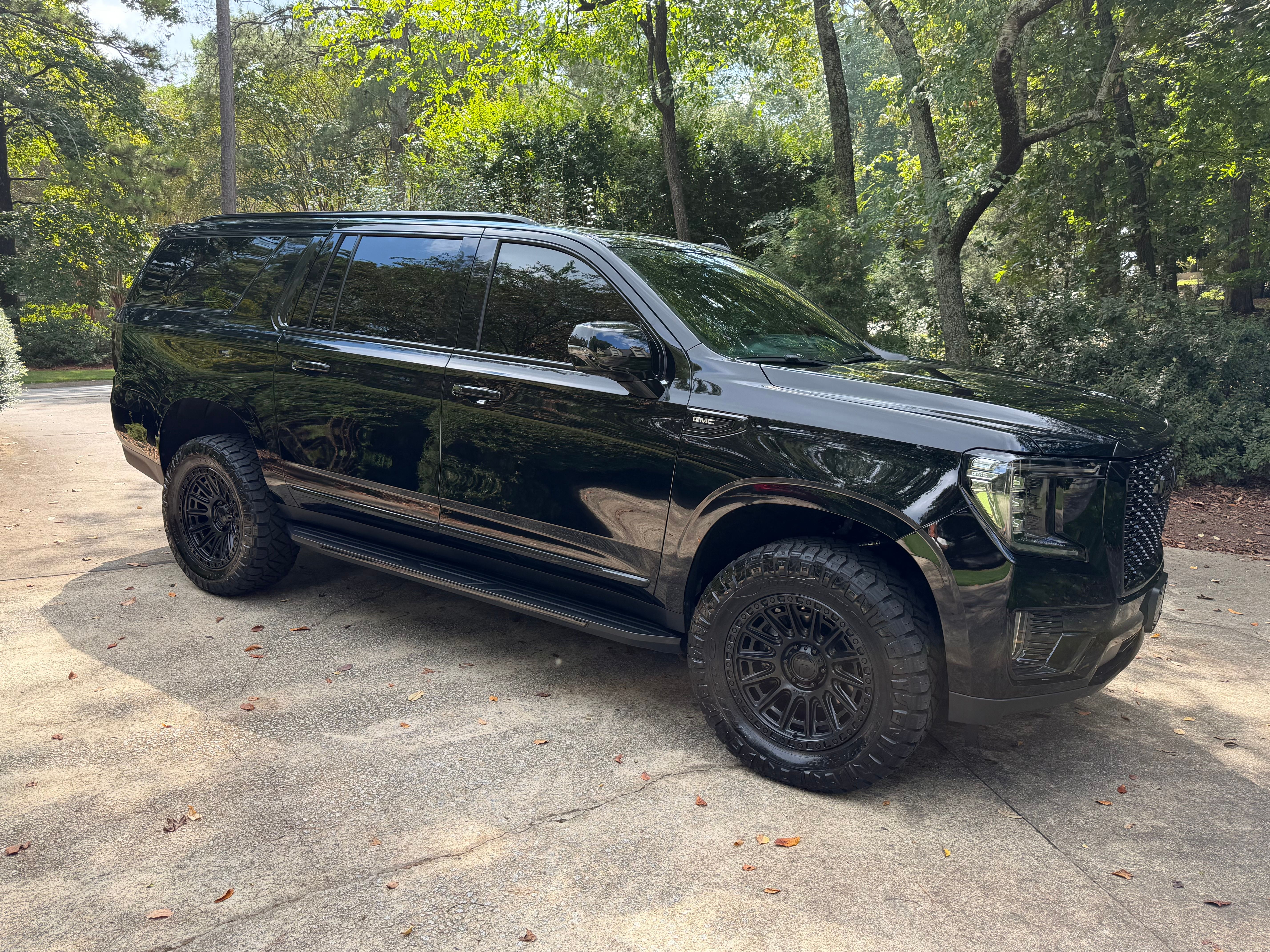 Used 2023 GMC Yukon XL Denali AWD/4WD image 8