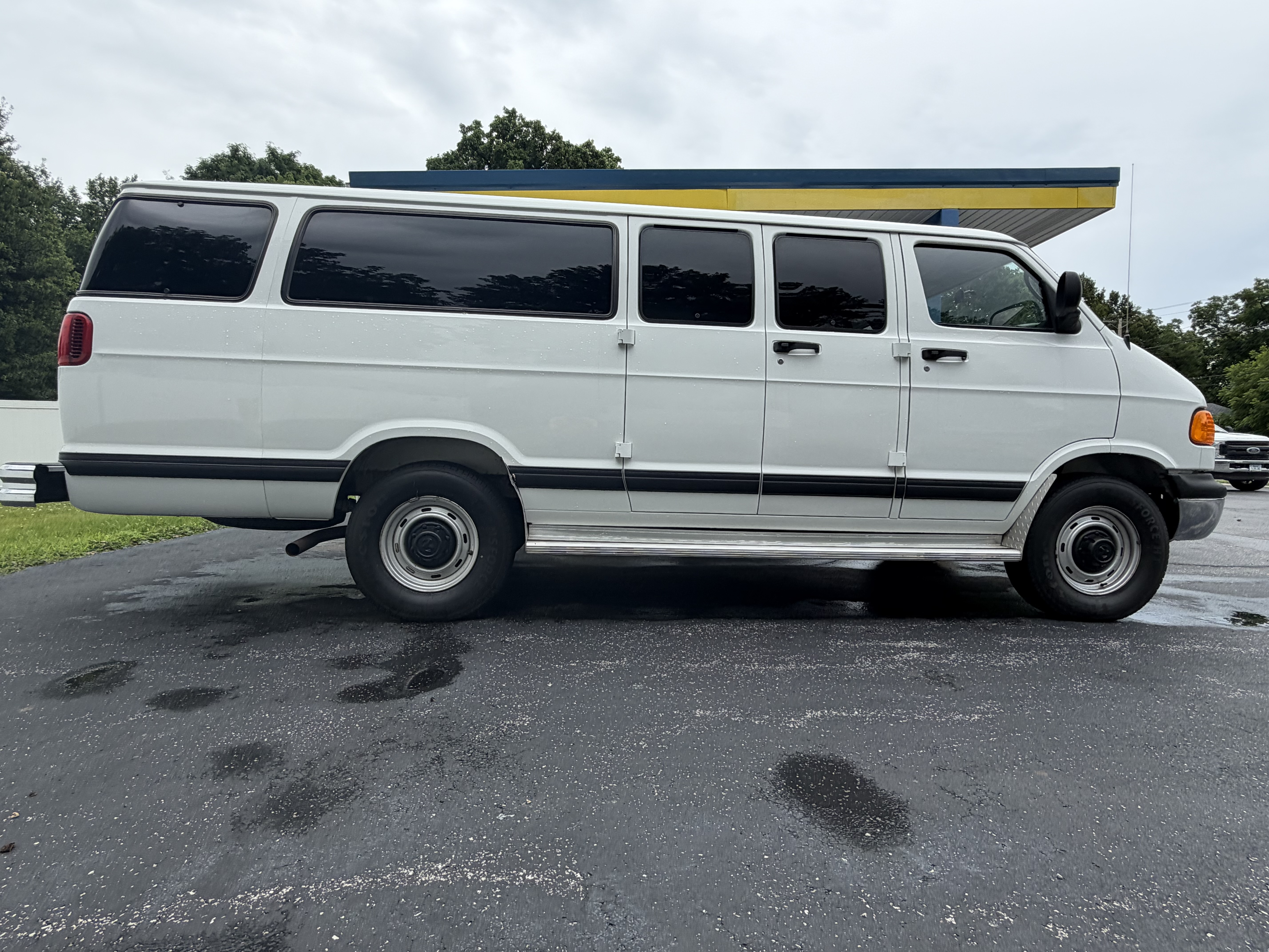 Used 2001 Dodge B3500 RWD image 12