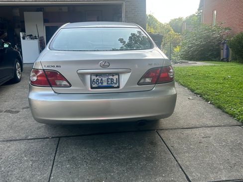 Used 2003 Lexus ES 330 w/ Premium Pkg FWD image 4
