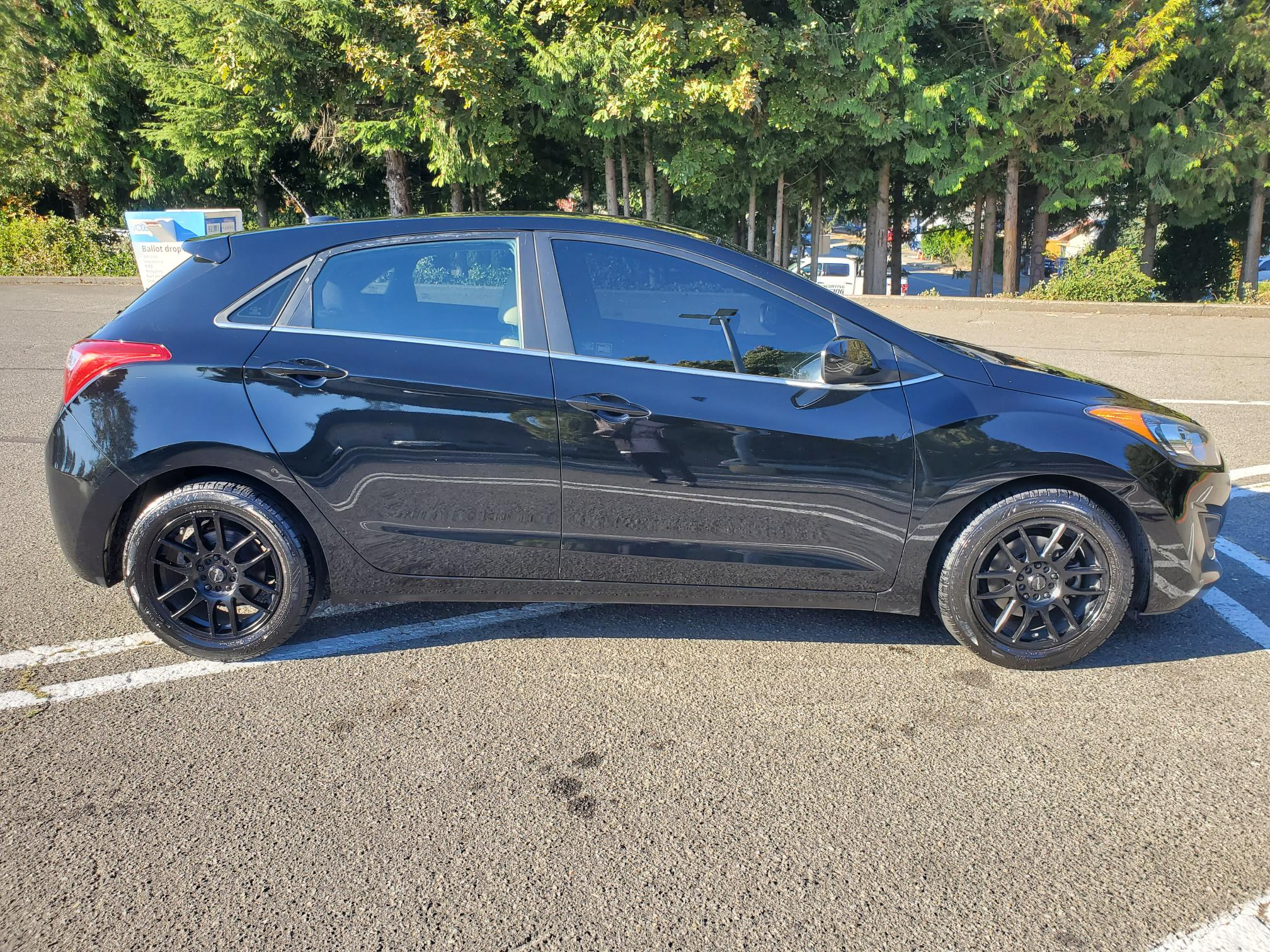 Used 2016 Hyundai Elantra GT FWD image 16