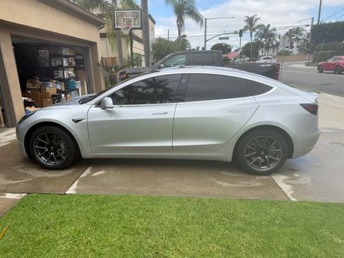 Used 2018 Tesla Model 3 Long Range RWD image 8