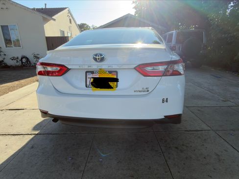 Used 2018 Toyota Camry LE FWD image 4