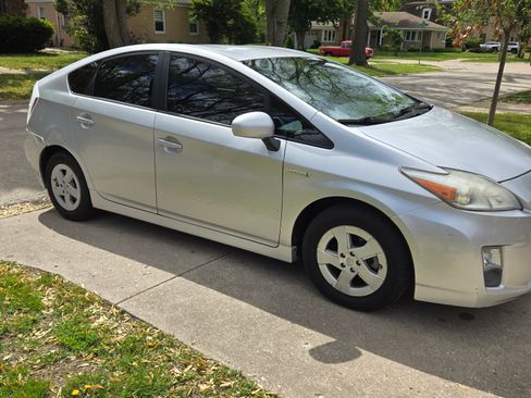 Used 2010 Toyota Prius Three image 1