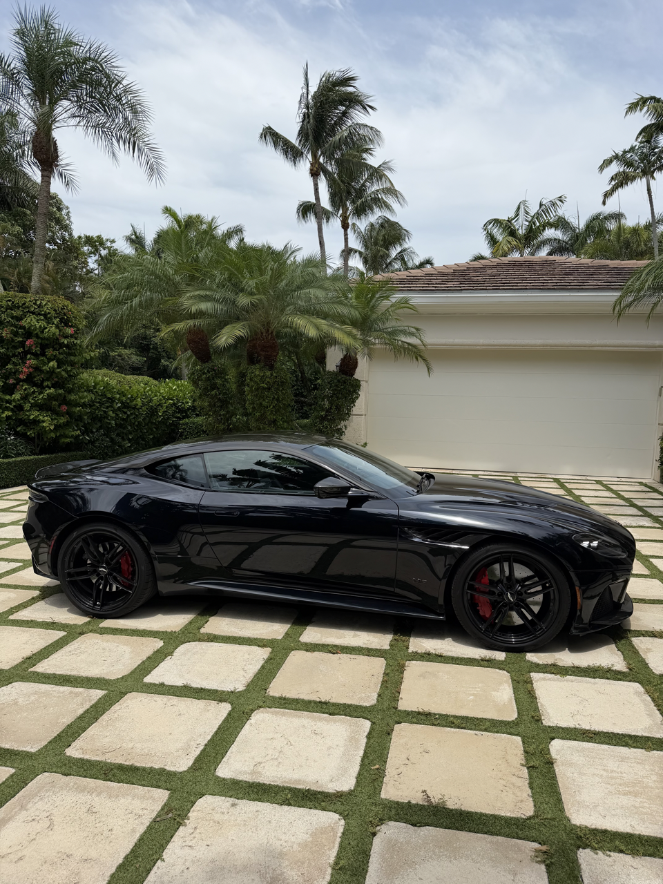 Used 2022 Aston Martin DBS Superleggera RWD image 12