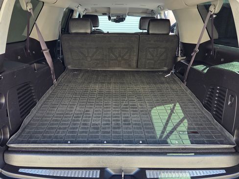 Used 2017 Chevrolet Suburban LT image 12