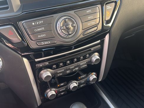 Used 2019 Nissan Pathfinder SV image 17