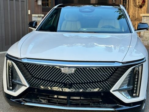 Used 2025 Cadillac Lyriq Luxury image 2