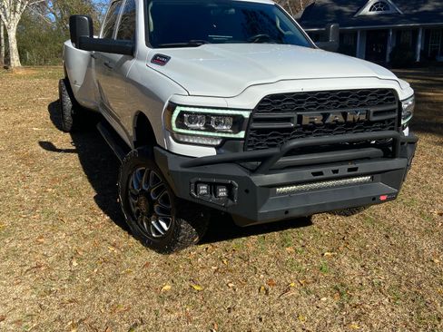 Used 2019 RAM 3500 Tradesman w/ Chrome Appearance Group image 8