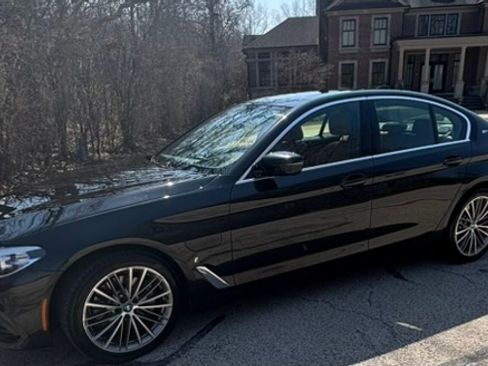 Used 2019 BMW 530e xDrive w/ Convenience Package image 5