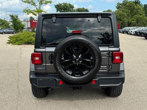 Used 2021 Jeep Wrangler Unlimited Sahara w/ Cold Weather Group image 12