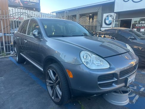 Used 2004 Porsche Cayenne S image 9