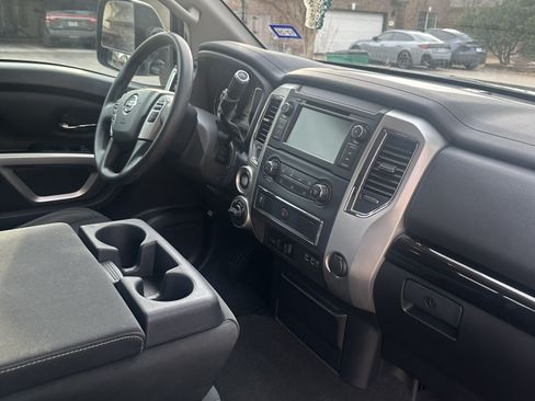 Used 2019 Nissan Titan SV image 15