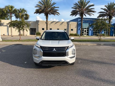 Used 2022 Mitsubishi Outlander ES FWD image 2