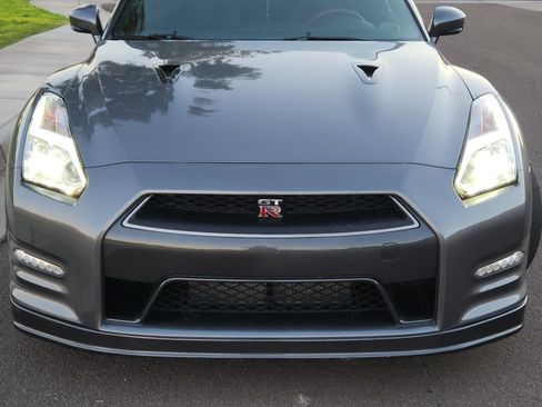 Used 2016 Nissan GT-R Black Edition image 1