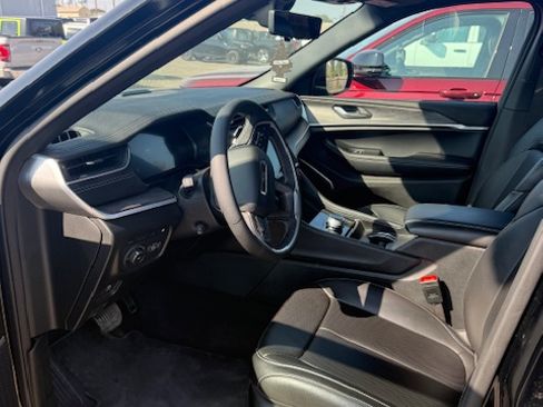 Used 2025 Jeep Grand Cherokee Limited 4xe image 6