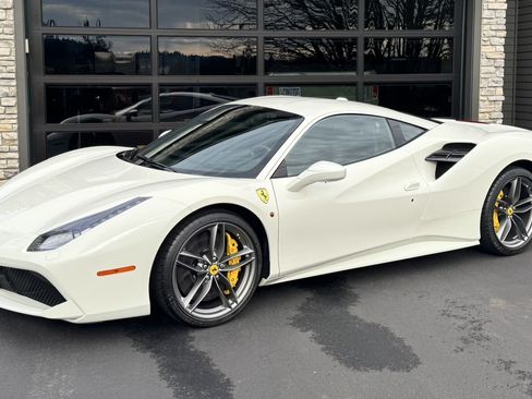 Used 2019 Ferrari 488 GTB RWD image 1