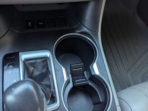 Used 2019 Toyota Highlander XLE image 10