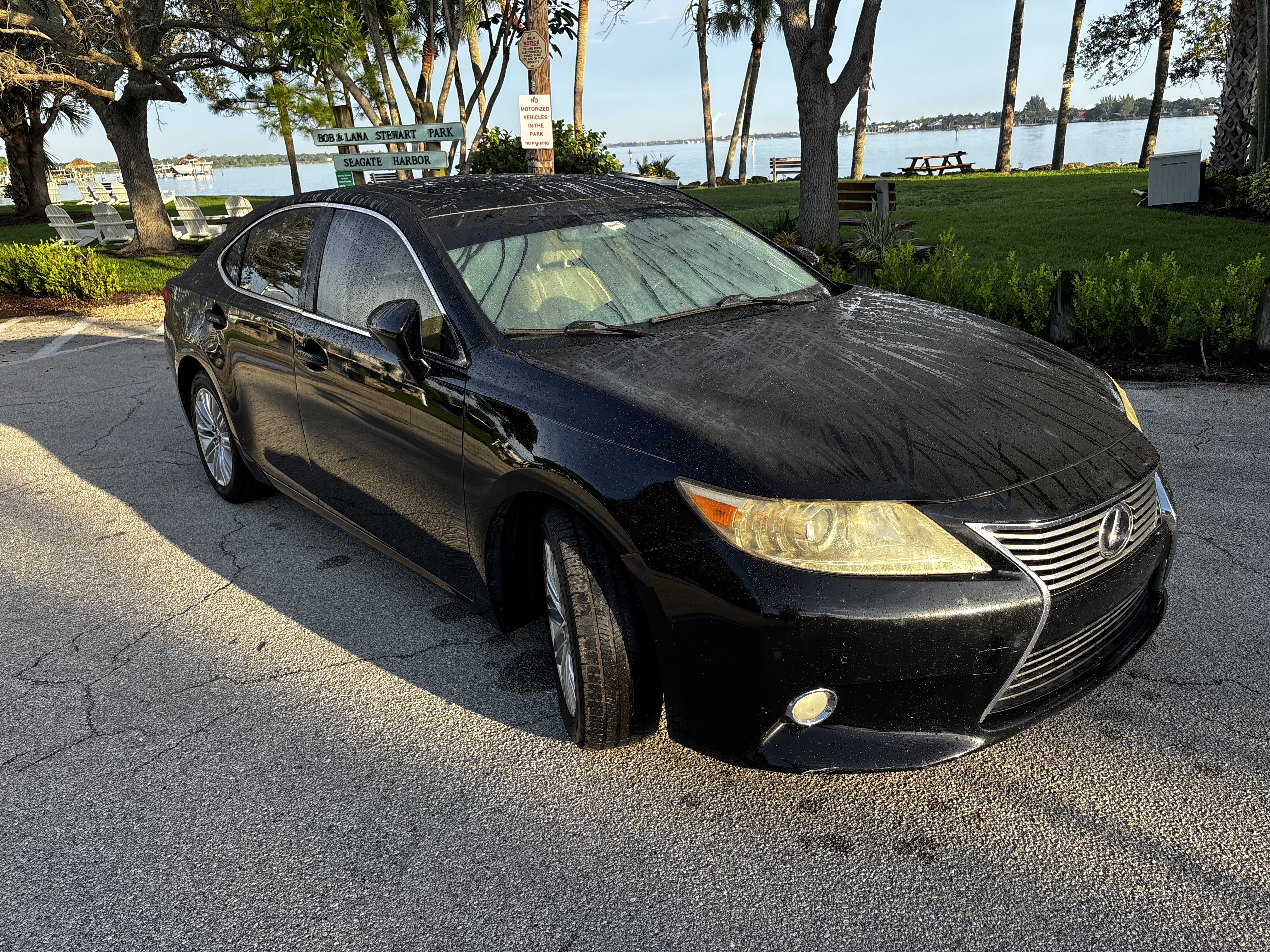 Used 2013 Lexus ES 350 w/ Luxury Pkg FWD image 1