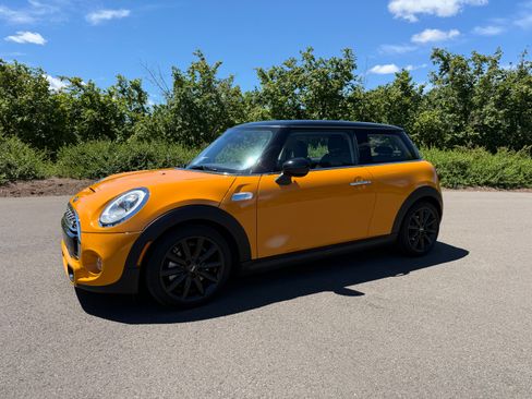 Used 2017 MINI Cooper S FWD image 1
