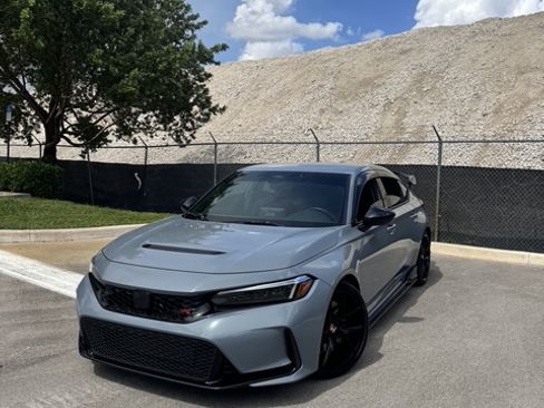 Used 2024 Honda Civic Type R image 1