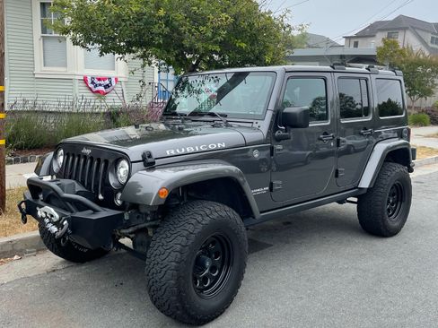 Used 2017 Jeep Wrangler Unlimited Rubicon w/ Connectivity Group AWD/4WD image 2