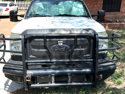 Used 2016 Ford F250 XL w/ Power Equipment Group RWD image 4
