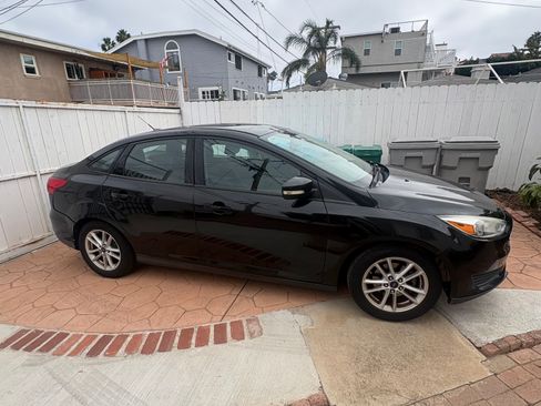 Used 2015 Ford Focus SE w/ Reverse Sensing Package FWD image 1
