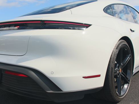 Used 2021 Porsche Taycan 4S image 8