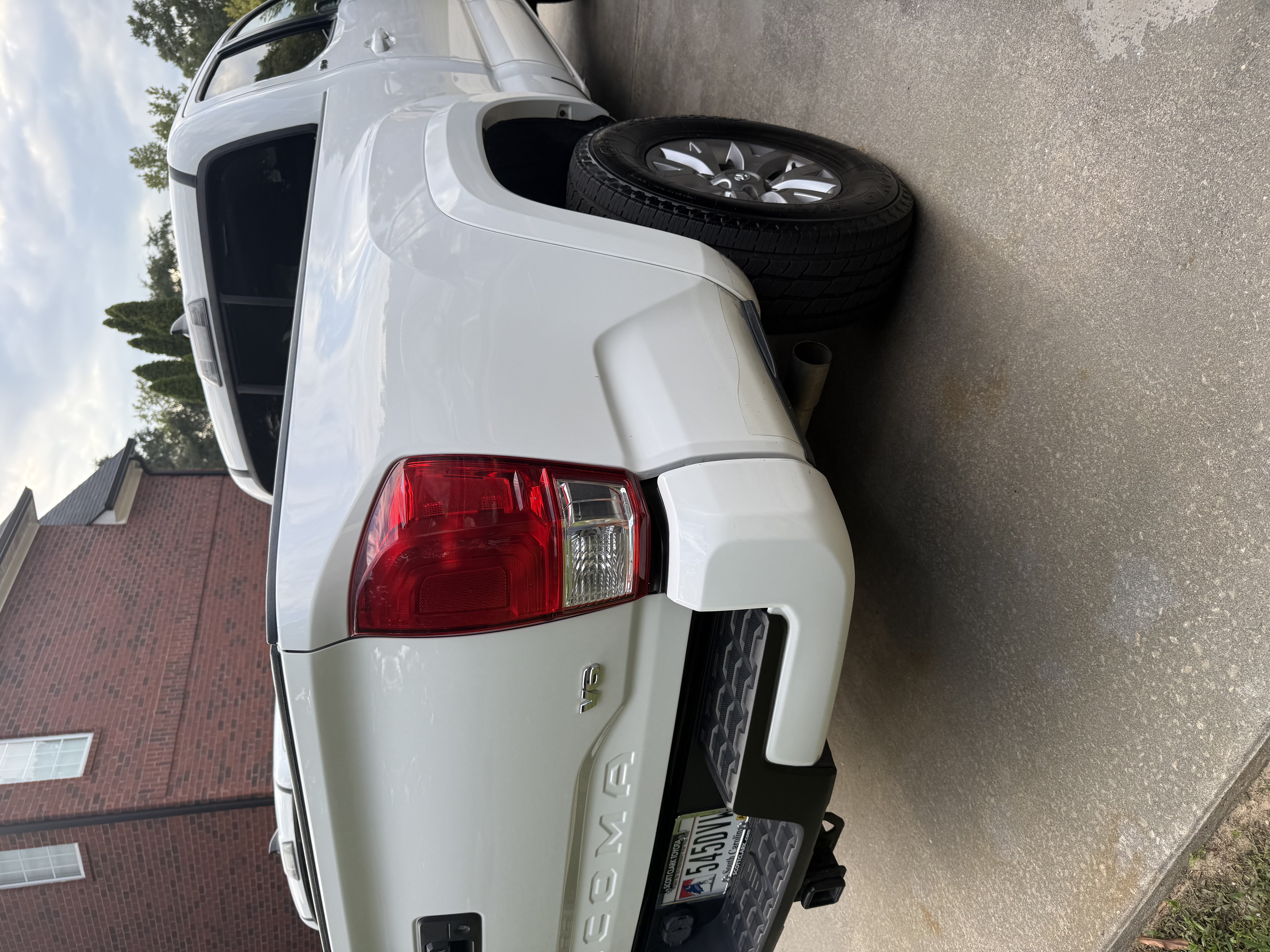 Used 2017 Toyota Tacoma TRD Sport AWD/4WD image 19