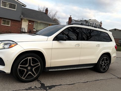 Used 2017 Mercedes-Benz GLS 550 4MATIC image 2