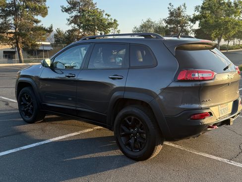 Used 2015 Jeep Cherokee Trailhawk w/ Comfort/Convenience Group AWD/4WD image 11