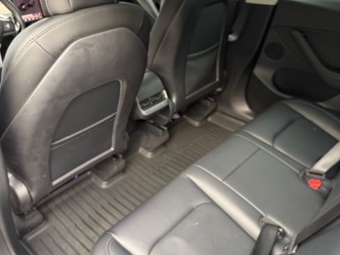 Used 2022 Tesla Model Y Long Range image 10