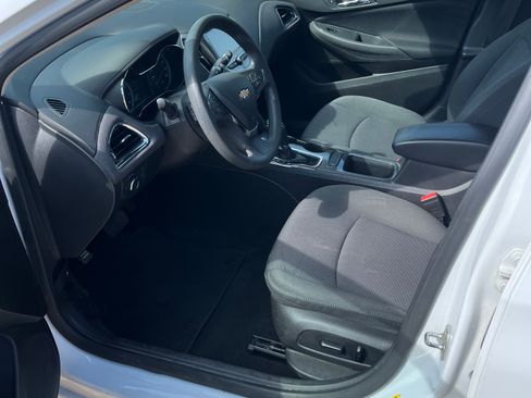 Used 2017 Chevrolet Cruze LT w/ Convenience Package image 10