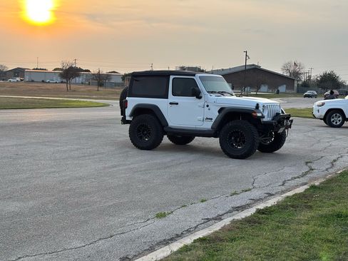 Used 2023 Jeep Wrangler Sport image 28