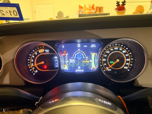 Used 2023 Jeep Wrangler Unlimited Sahara image 4