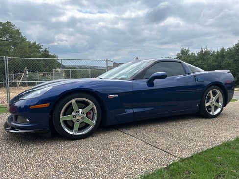 Used 2006 Chevrolet Corvette Coupe w/ Preferred Equipment Group RWD image 5