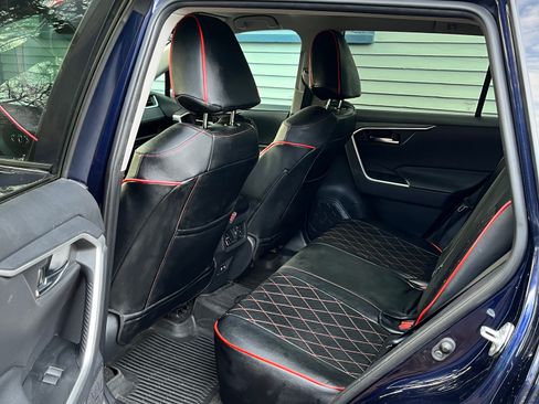 Used 2020 Toyota RAV4 XLE w/ All Weather Liner Package image 4