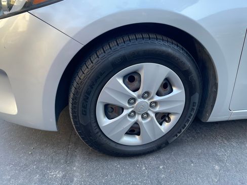 Used 2018 Kia Forte LX image 12