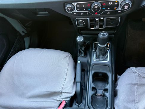 Used 2024 Jeep Wrangler Unlimited Sport w/ Convenience Group AWD/4WD image 15