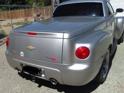 Used 2005 Chevrolet SSR w/ Preferred Equipment Group RWD image 4