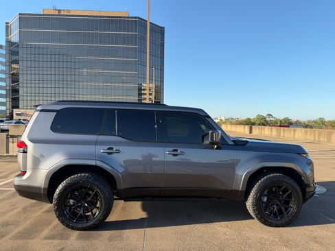 Used 2026 Lexus GX 550 w/ Accessory Package (2T) image 11