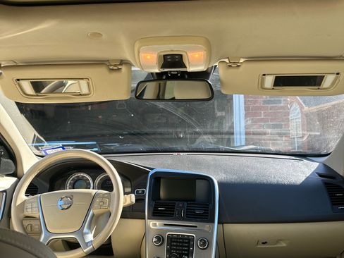 Used 2013 Volvo XC60 3.2 w/ Tailgate Pkg image 4