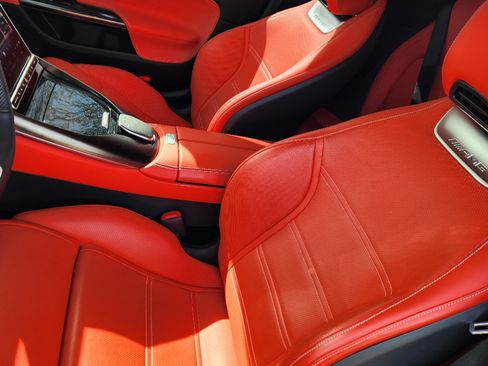 Used 2022 Mercedes-Benz SL 55 AMG 4MATIC w/ Driver Assistance Package image 6