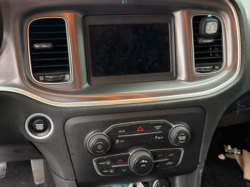 Used 2019 Dodge Charger SXT w/ Leather Interior Group image 11