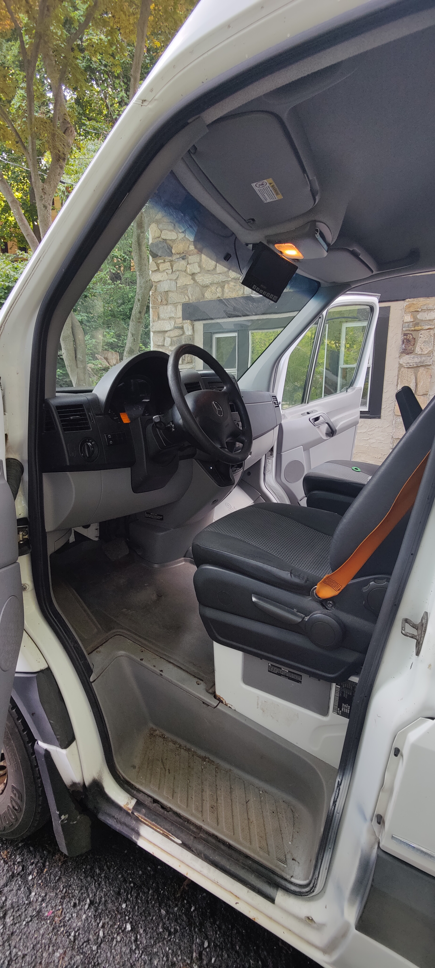 Used 2011 Mercedes-Benz Sprinter 2500 image 11