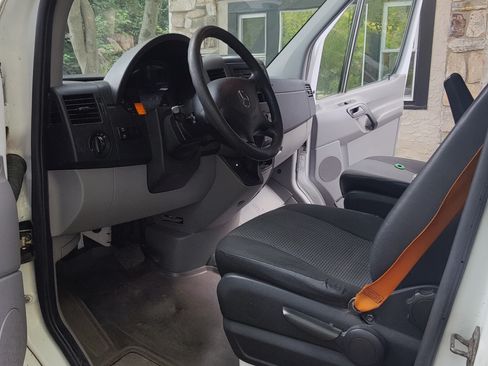 Used 2011 Mercedes-Benz Sprinter 2500 image 10