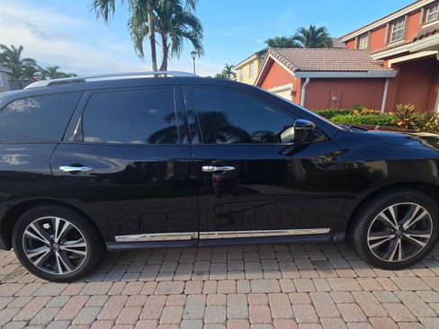 Used 2020 Nissan Pathfinder Platinum FWD image 5